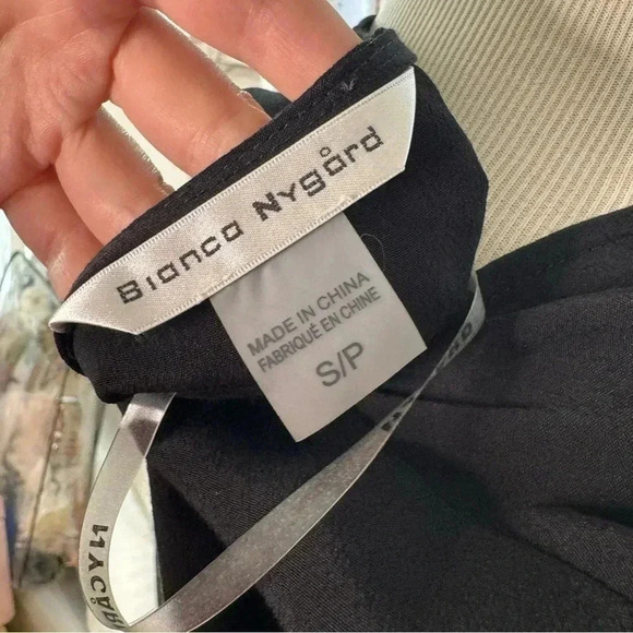 3/4 Bell Sleeve top - Picture 4 of 5